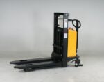 Semi-electric stacker PL 800-ST EN - Image 3