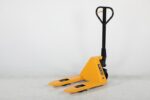 Hand pallet truck 2500 kg, forks 650 mm, I41632 - Image 3