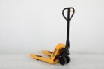 Hand pallet truck 2500 kg, forks 650 mm, I41632 - Image 4