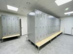 Металлический гардеробный шкаф PRACTICE 2x400 мм, RAL 7038, со скамейкой — изображение 5