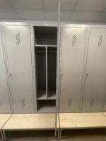 Металлический гардеробный шкаф PRACTICE 2x500 мм, RAL 7038, со скамейкой — изображение 3